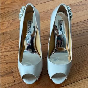 Badgley Mischka Nude Satin “Royal” Heels Size 8